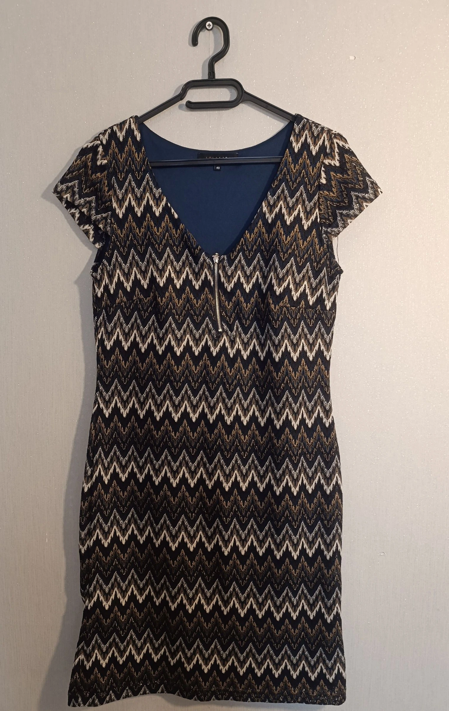 Robe courte à motifs zig-zag métallisés LolaLiza - Taille 40